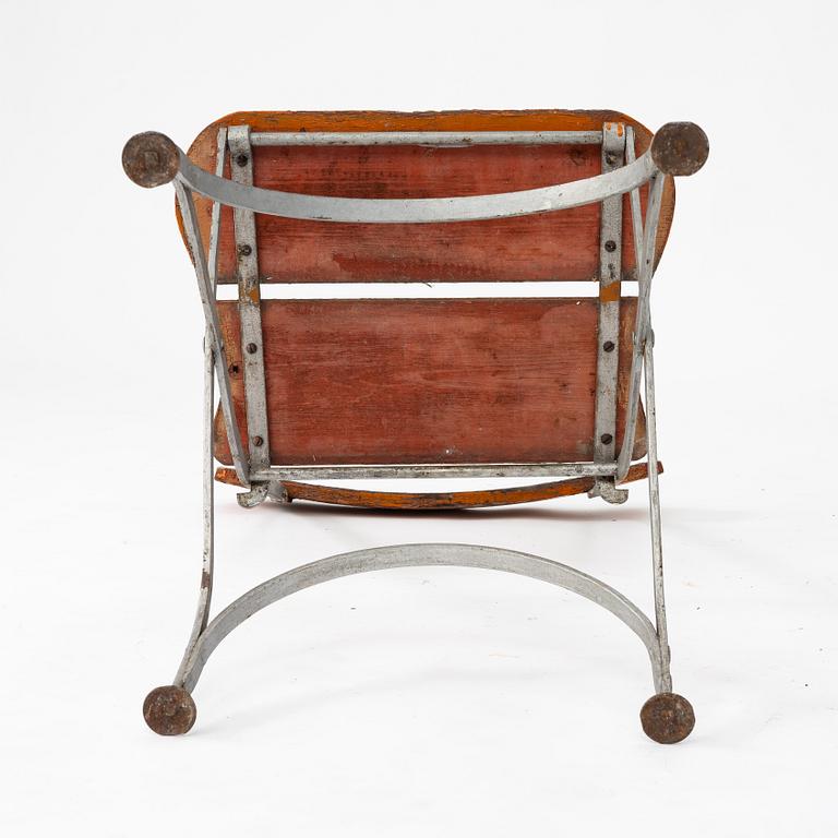 Trädgårdsstolar, sex stycken, samt bord, Brygerserien, Grythyttan, 1900-talets mitt.