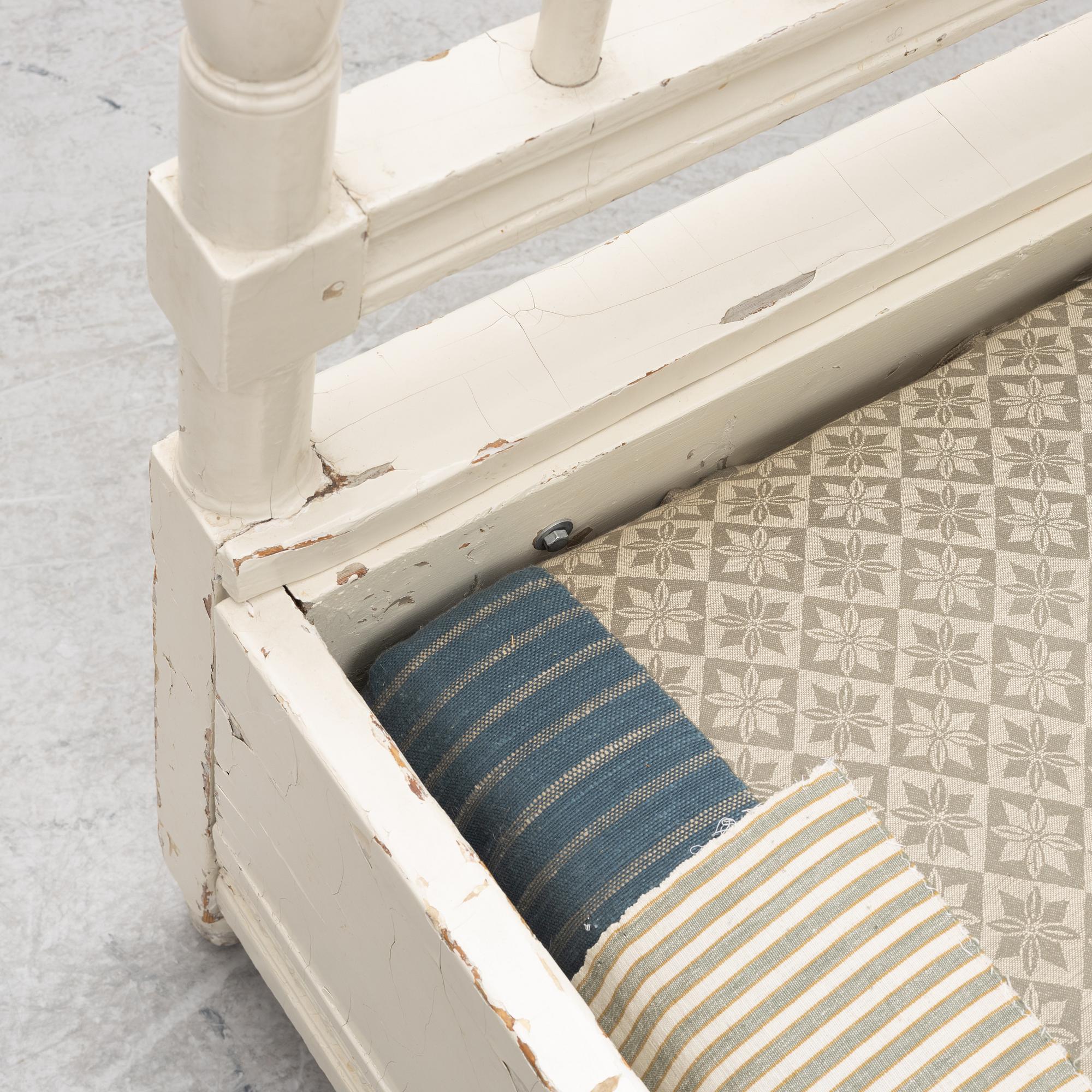 A Gustavian sofa, from around the year 1800.
