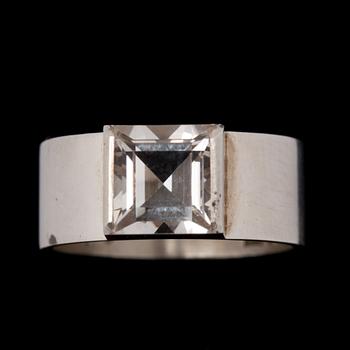 RING, sterling med bergkristall, Wiwen Nilsson, Lund, 1974. Vikt ca 2,9g.