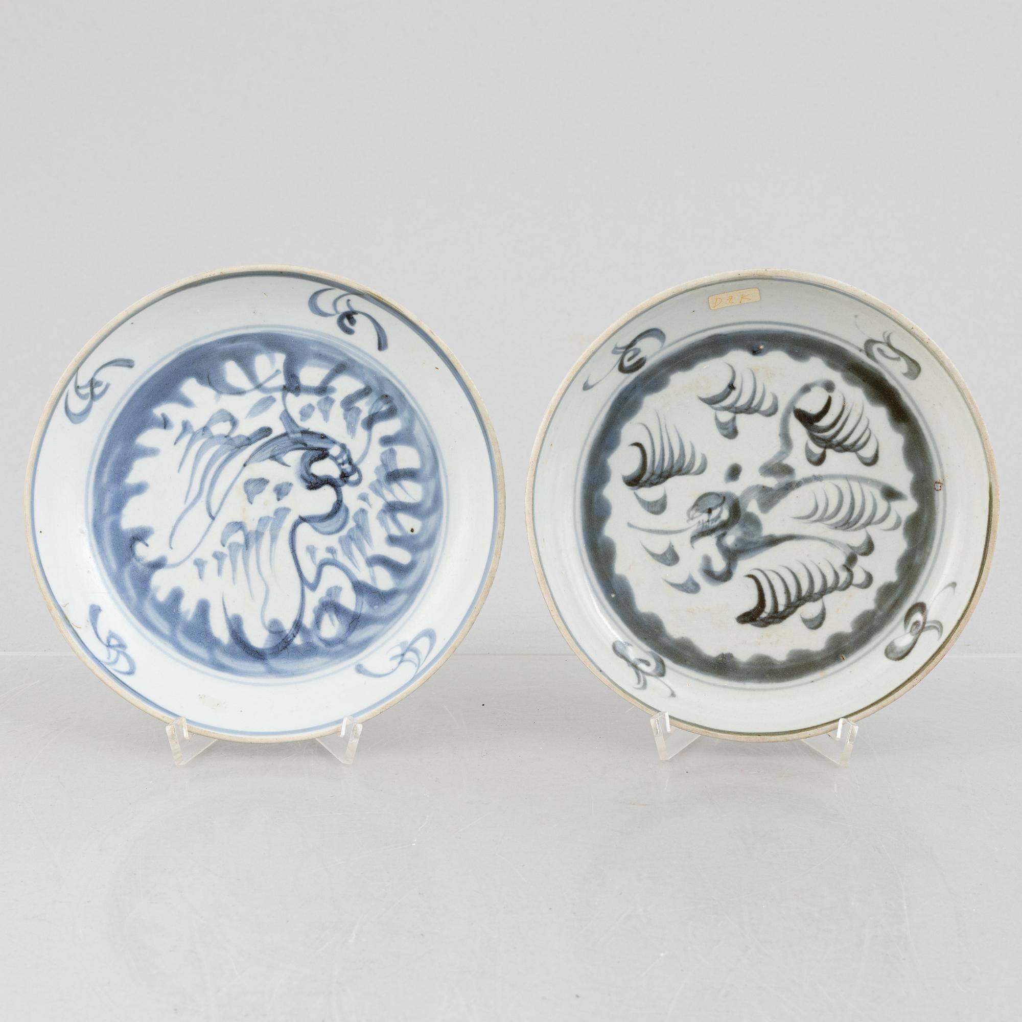 Fat, två snarlika, porslin, Kina, Mingdynastin (1368-1644).