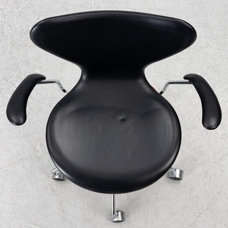 Arne Jacobsen, office swivel chair, '3217', Republic of Fritz Hansen.