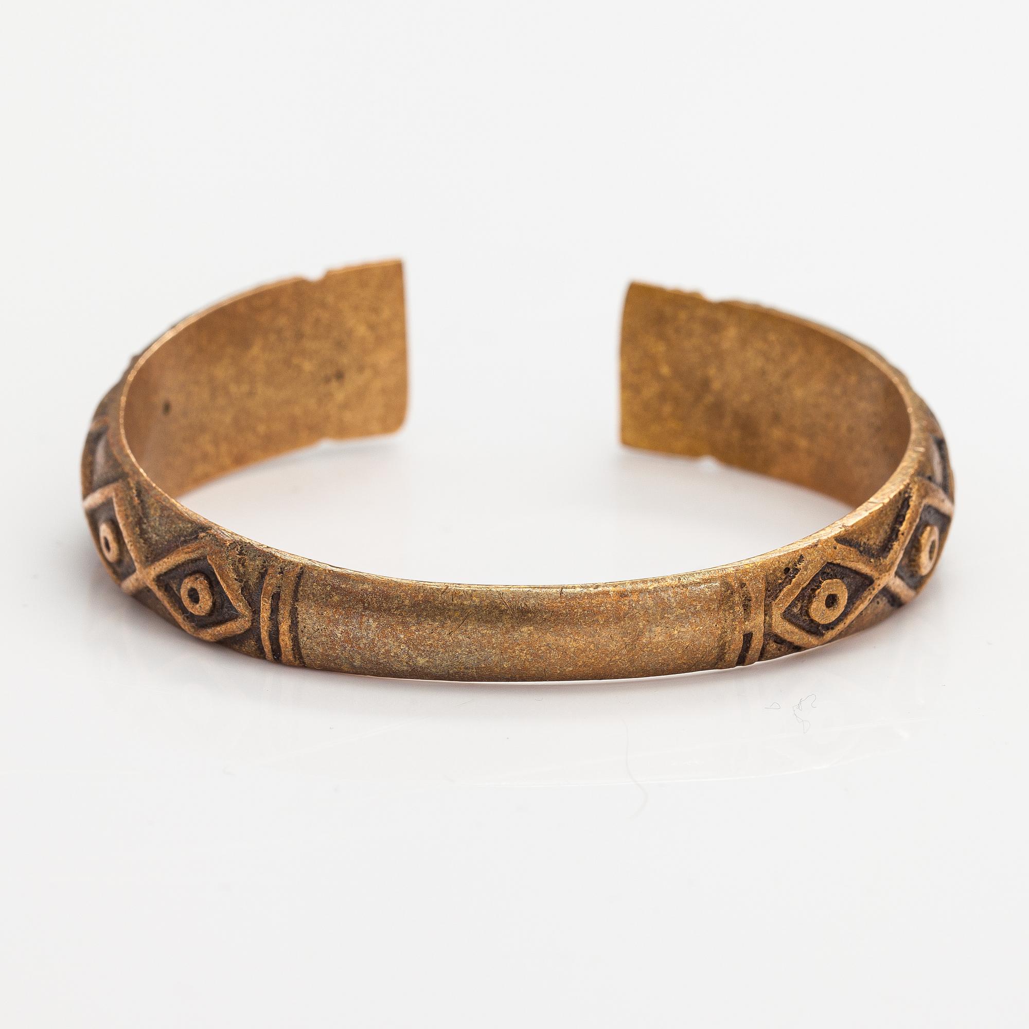 Armband "Vörå armband", brons, modell 207. Kalevala Koru, Helsingfors 1940-tal.