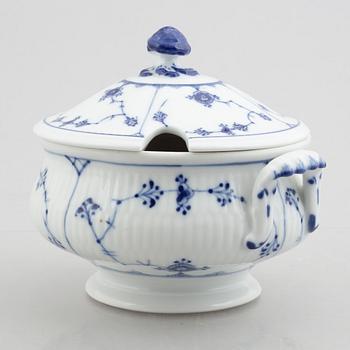 Three salt and pepper shakers, a sauce boat and a sauce tureen, "Blue Fluted"/"Musselmalet", Royal Copenhagen.