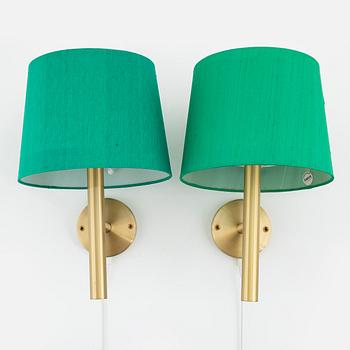 A pair of brass wall lights, Luxus.