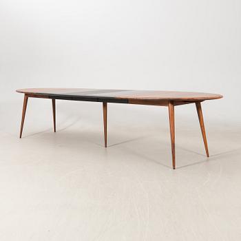 Nissen & Gehl, dining table, "Naver point" model 9942, period piece.