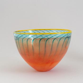 KJELL ENGMAN, skål samt VAS, glas. Kosta Boda Artist Collection.