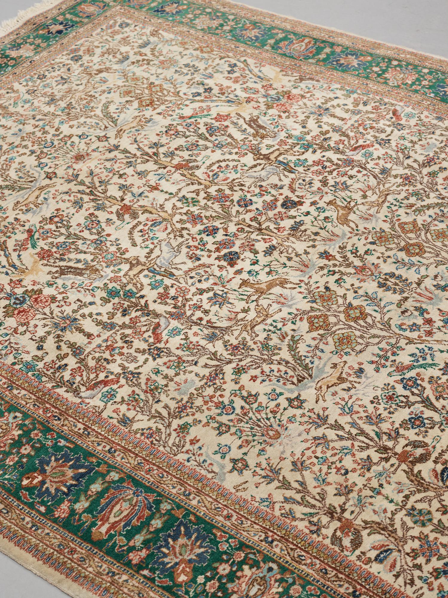 A carpet, semi-antique Tabriz figural, ca 256,5 x 205 cm.