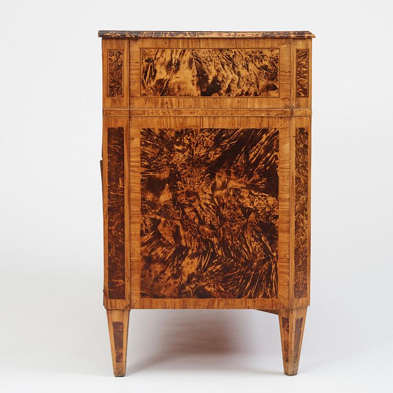 A late Gustavian burr alder-veneered commode, Mälardalen, late 18th century.