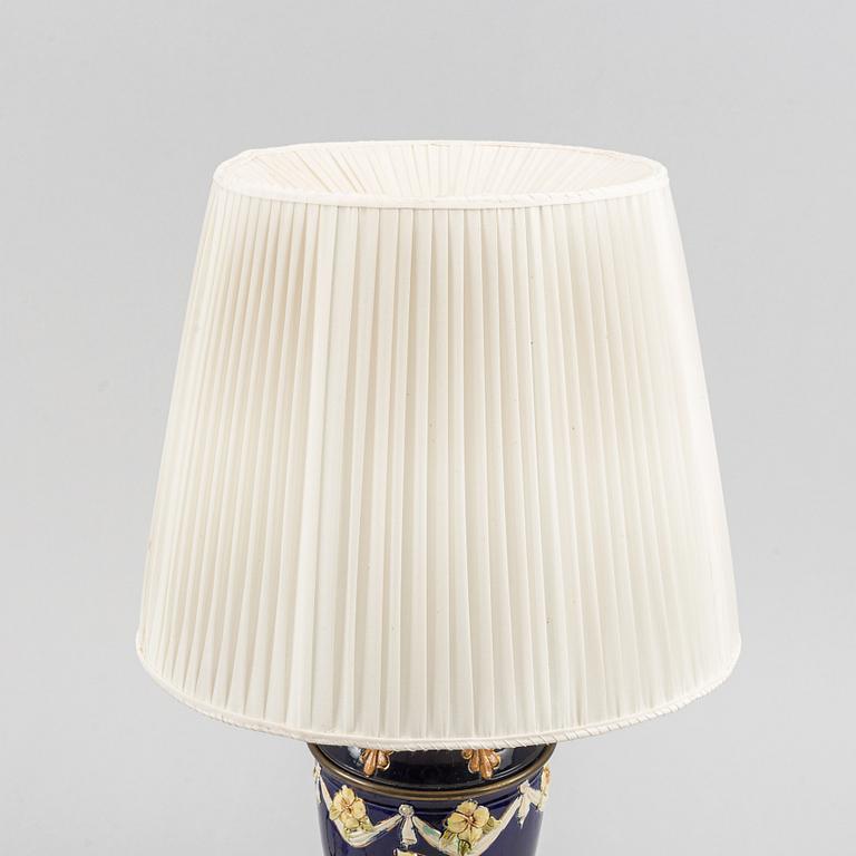 A table lamp, porcelain and metal, 20th century.