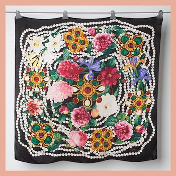 SCARF, Chanel.