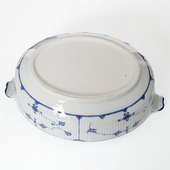 Terrin med lock, porslin, Royal Copenhagen, "Musselmalet", tidig modell, 1800-tal.