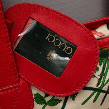 GUCCI, a 'Flora' garment bag.