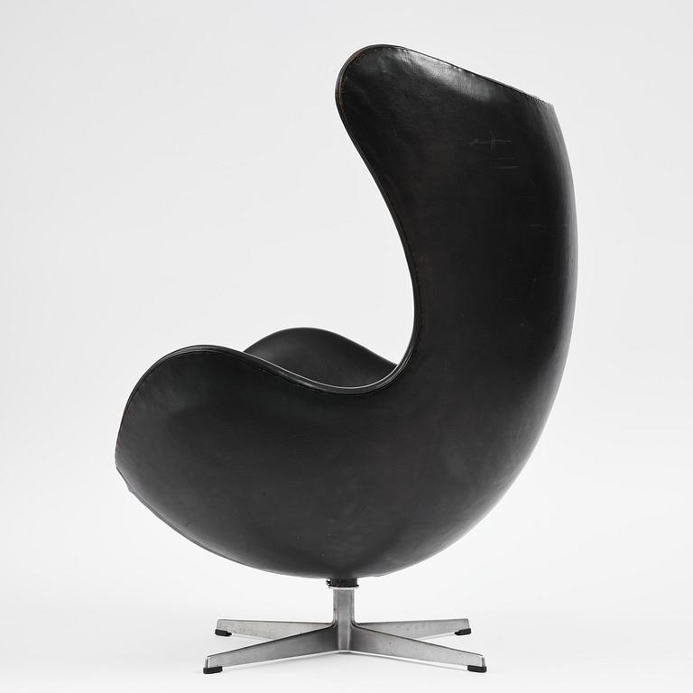 Arne Jacobsen, fåtölj, "Ägget", Fritz Hansen, Danmark, 1967.