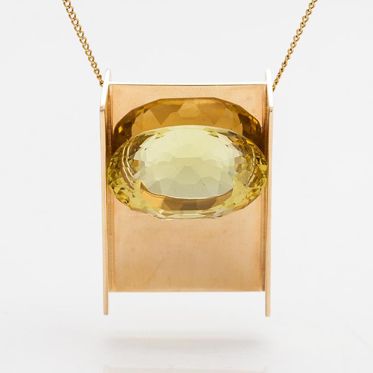 Markku Liitola, A 14K gold necklace/brooch with a heliodor/yellow beryl. Turku 1992.