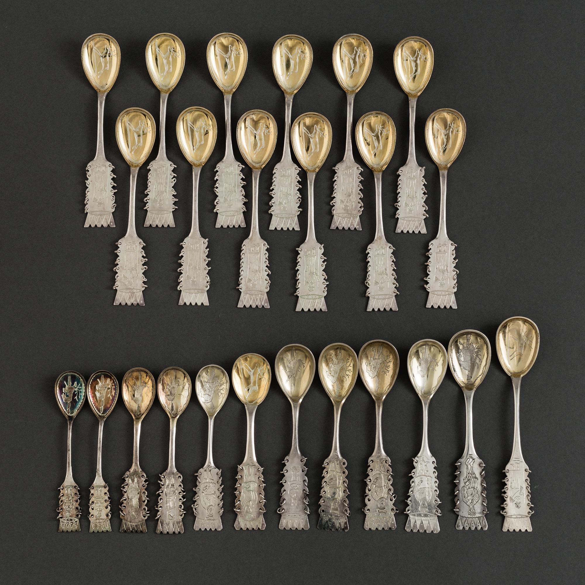 SKEDAR, 24 st, lappsilver, 1900-tal. Flertalet av CO Persson, Haparanda. Tot vikt 275 gram.