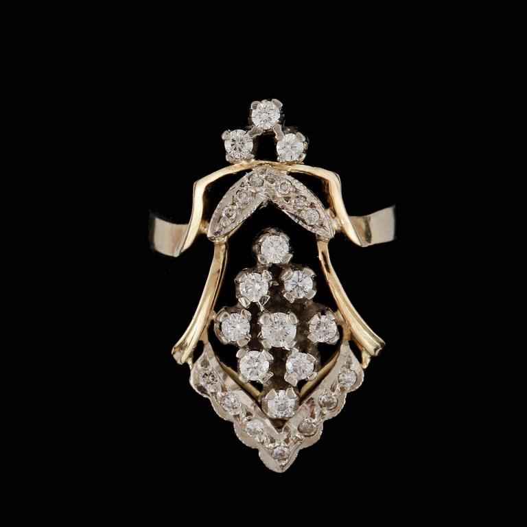 RING, 18k guld med briljantslipade diamanter tot ca0,66ct. Ryska stämplar. Vikt 6g.