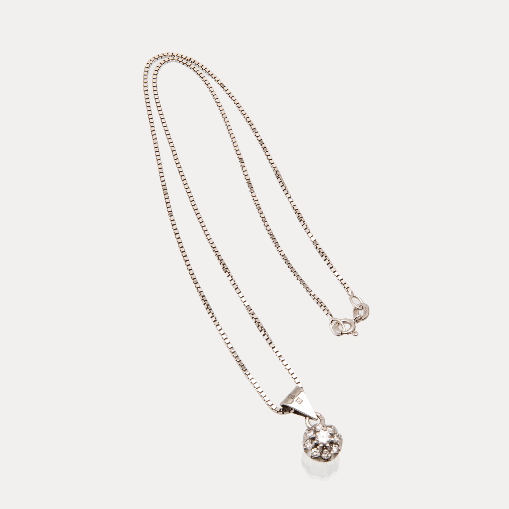 Halsband 18K vitguld med runda briljantslipade diamanter.