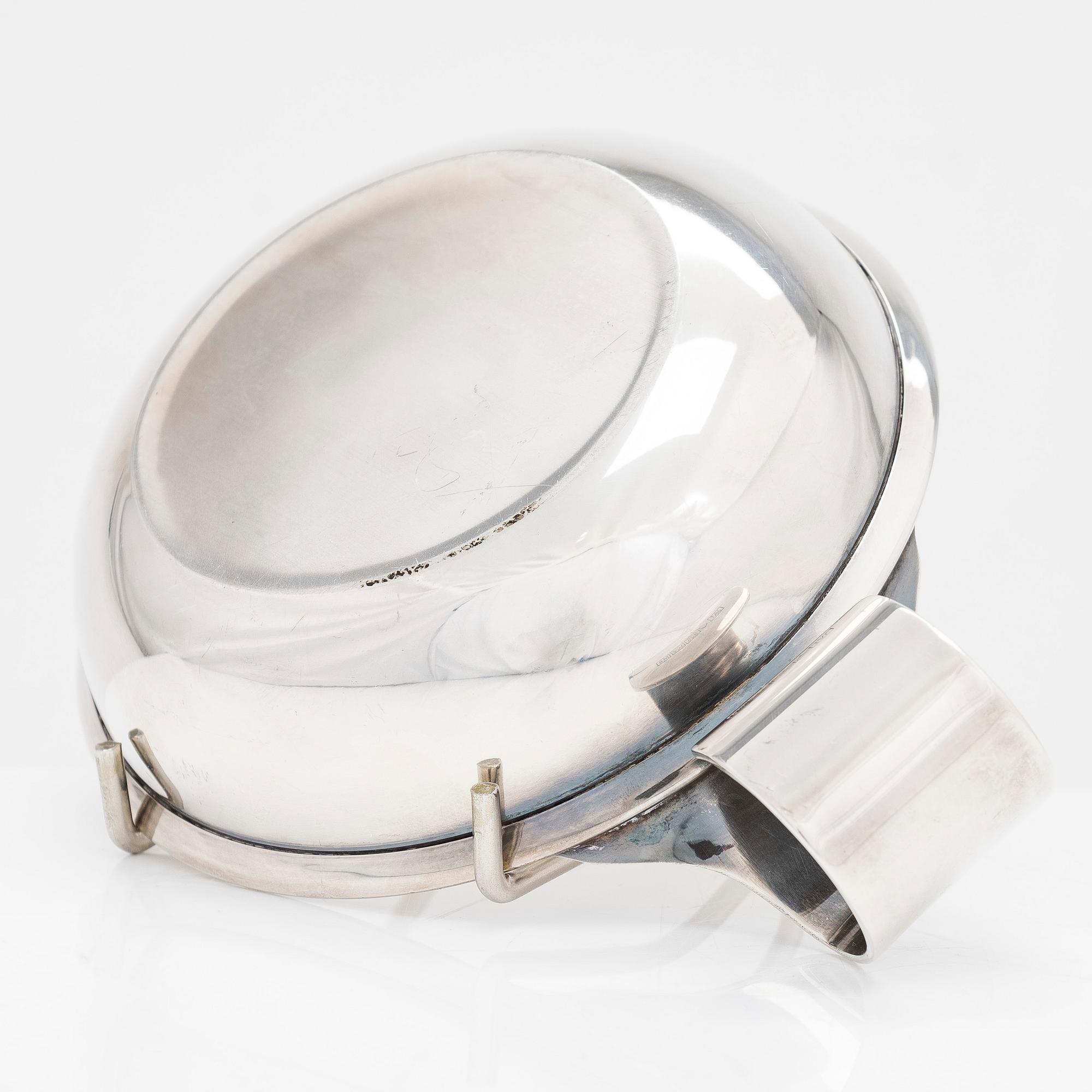 A sterlingsilver tastevin, J.A. Tarkiainen, Helsinki 1989.