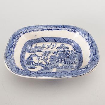 UPPLÄGGNINGSFAT, flintgods bl.a. Stafford-shire, 10 delar, 1900-tal.