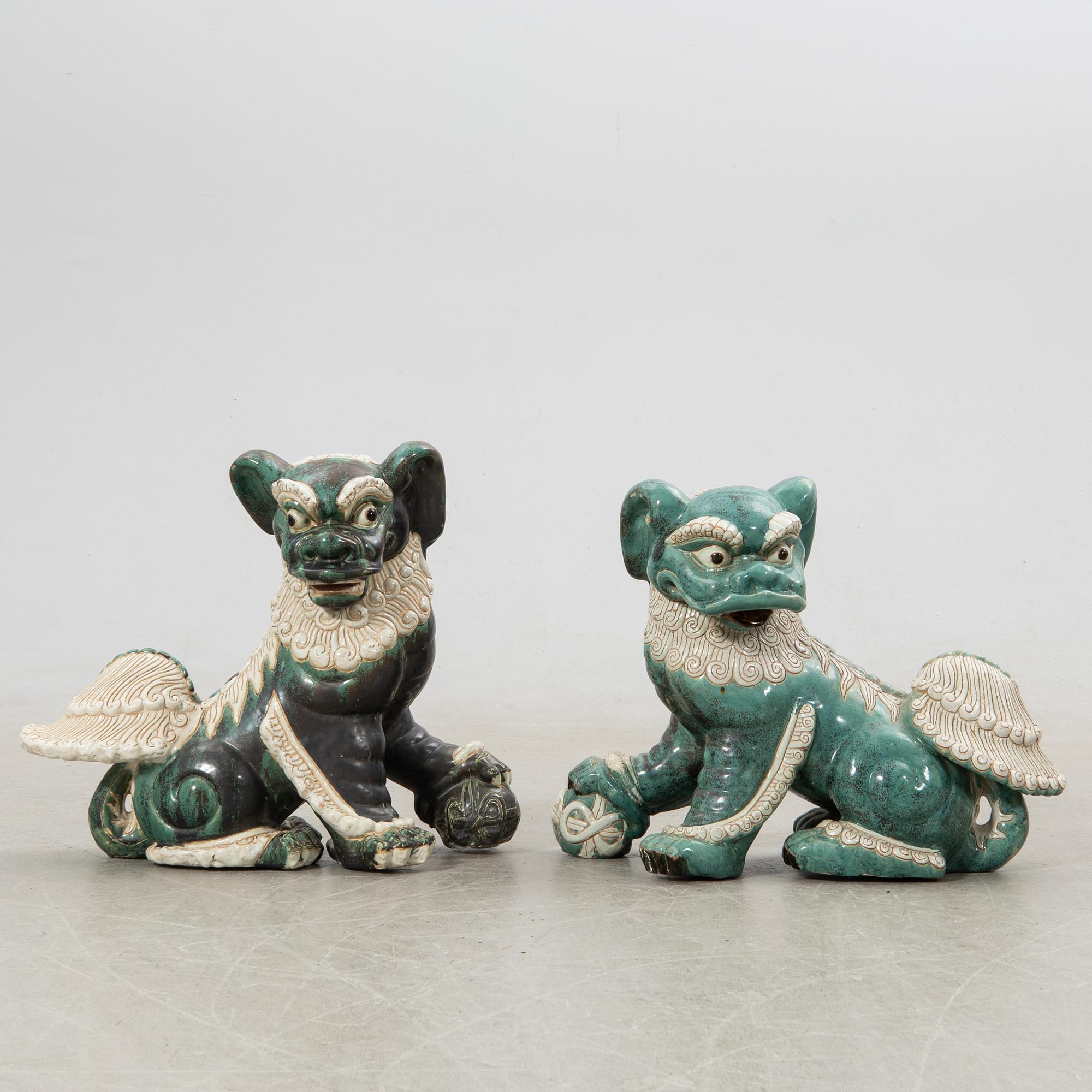 Foo dogs, 2 pcs, stoneware, China, 20th century.