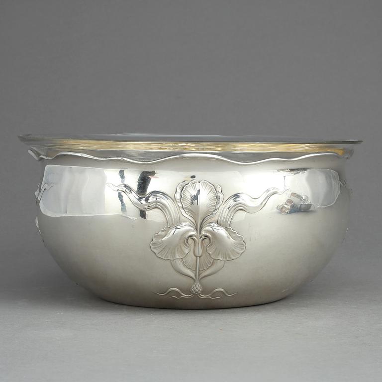 SKÅL, silver, CG Hallberg, Stockholm, 1915. Vikt ca 516 gram.