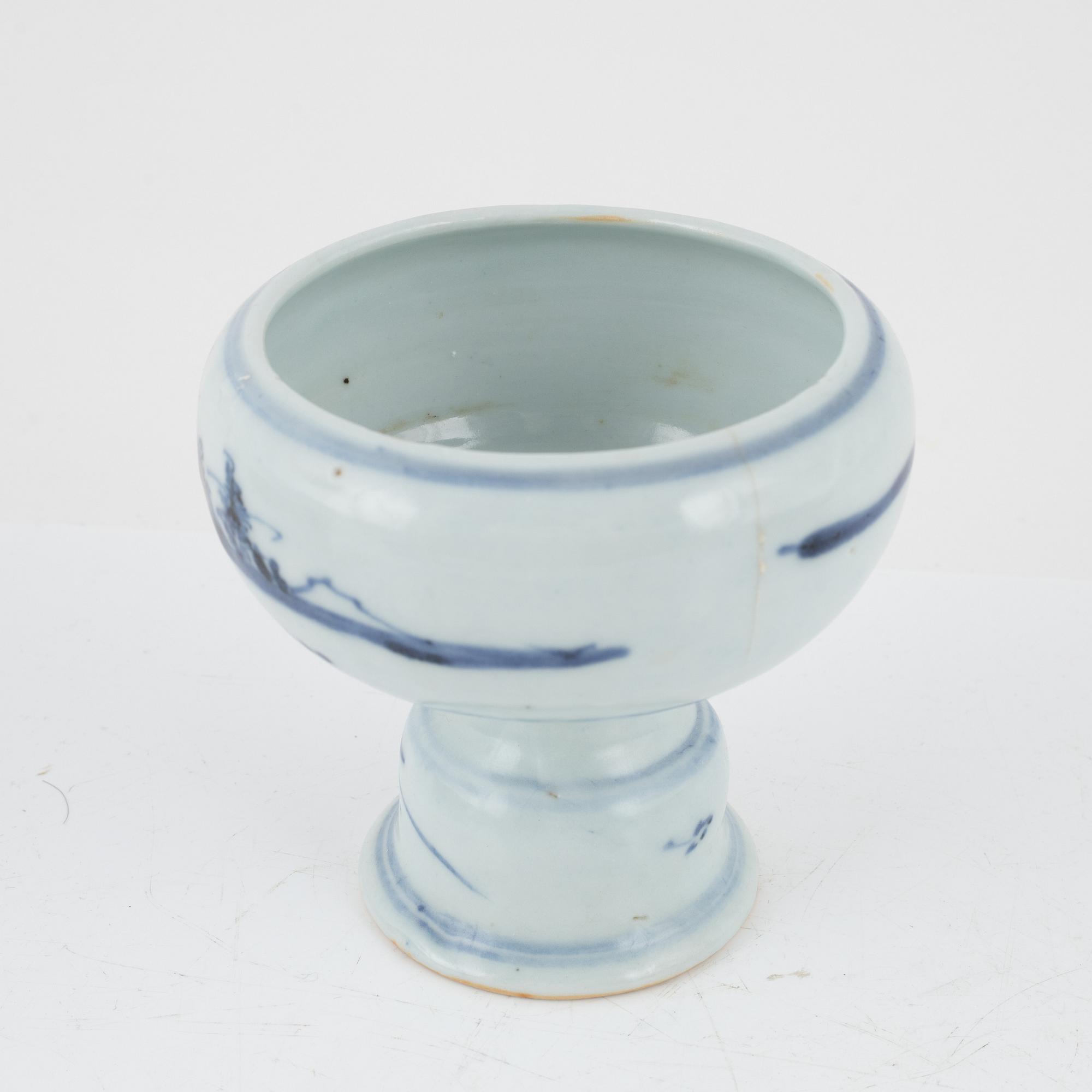 A blue and white stemcup and two dishes, Qing dynasty, 18th Century.