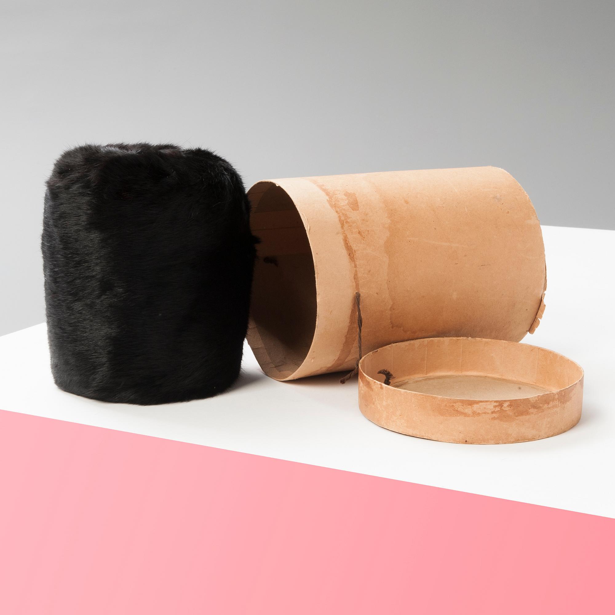 MUFF med KARTONG, Bisam, 1920-30-tal.