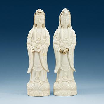 A pair of blanc de chine figures of Guanyin, Qing dynasty.