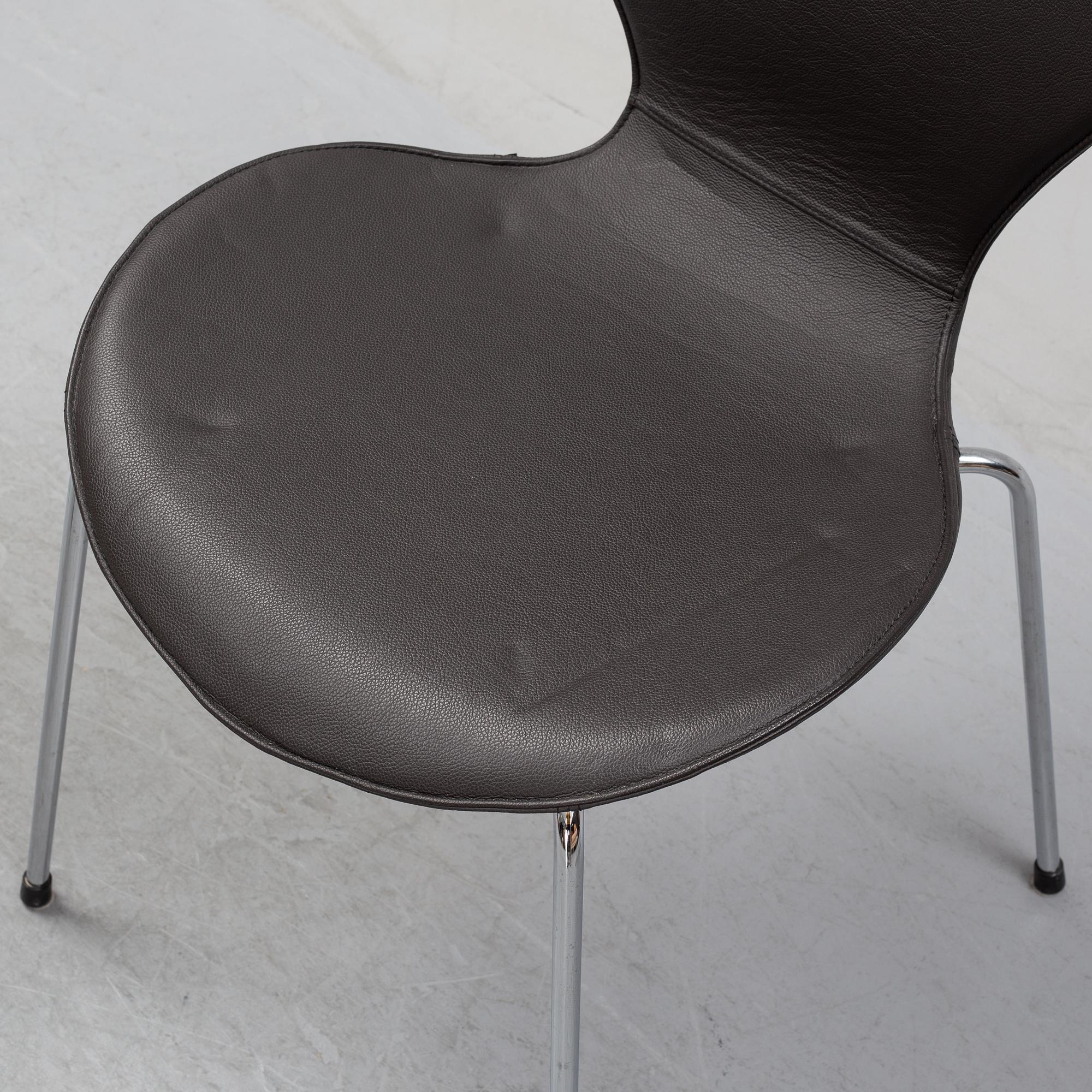 Arne Jacobsen, stolar, 4st, "Sjuan", Fritz Hansen, Danmark, 2000.