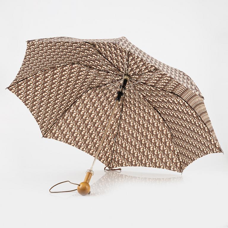 Christian Dior, väska och paraply.