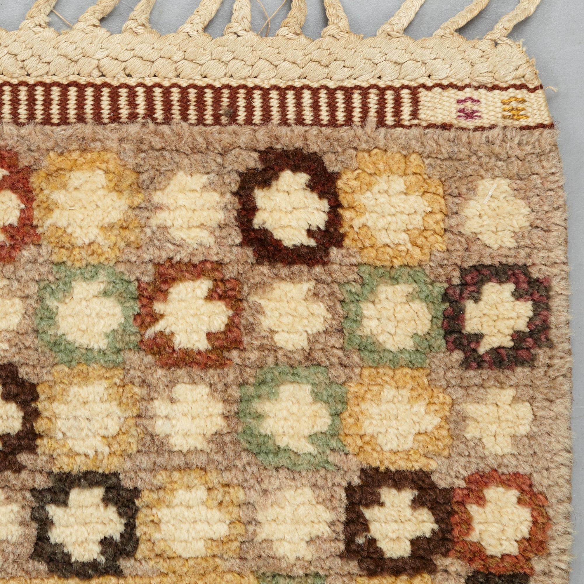 Barbro Nilsson, matto, "Krabban, grå", knotted pile, ca 272-277 x 178,5-183 cm, signed AB MMF BN.