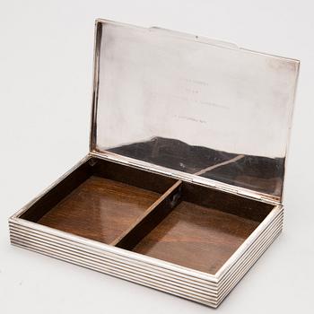 A cigarette case in silver, Dutch import mark ZII.