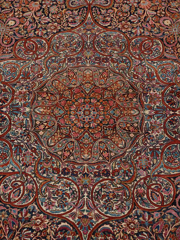 A rug, semi-antique Tehran/Semnan, ca 247 x 189 cm.