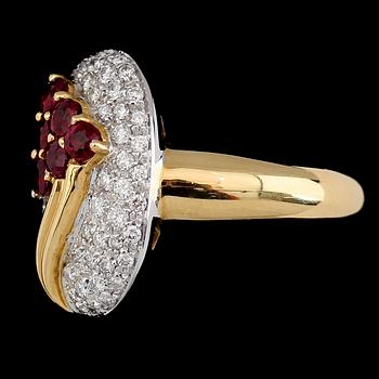 RING, 18K guld, rubiner tot ca 1.48 ct och diamanter ca 1.18 ct. Total vikt ca 11 g.