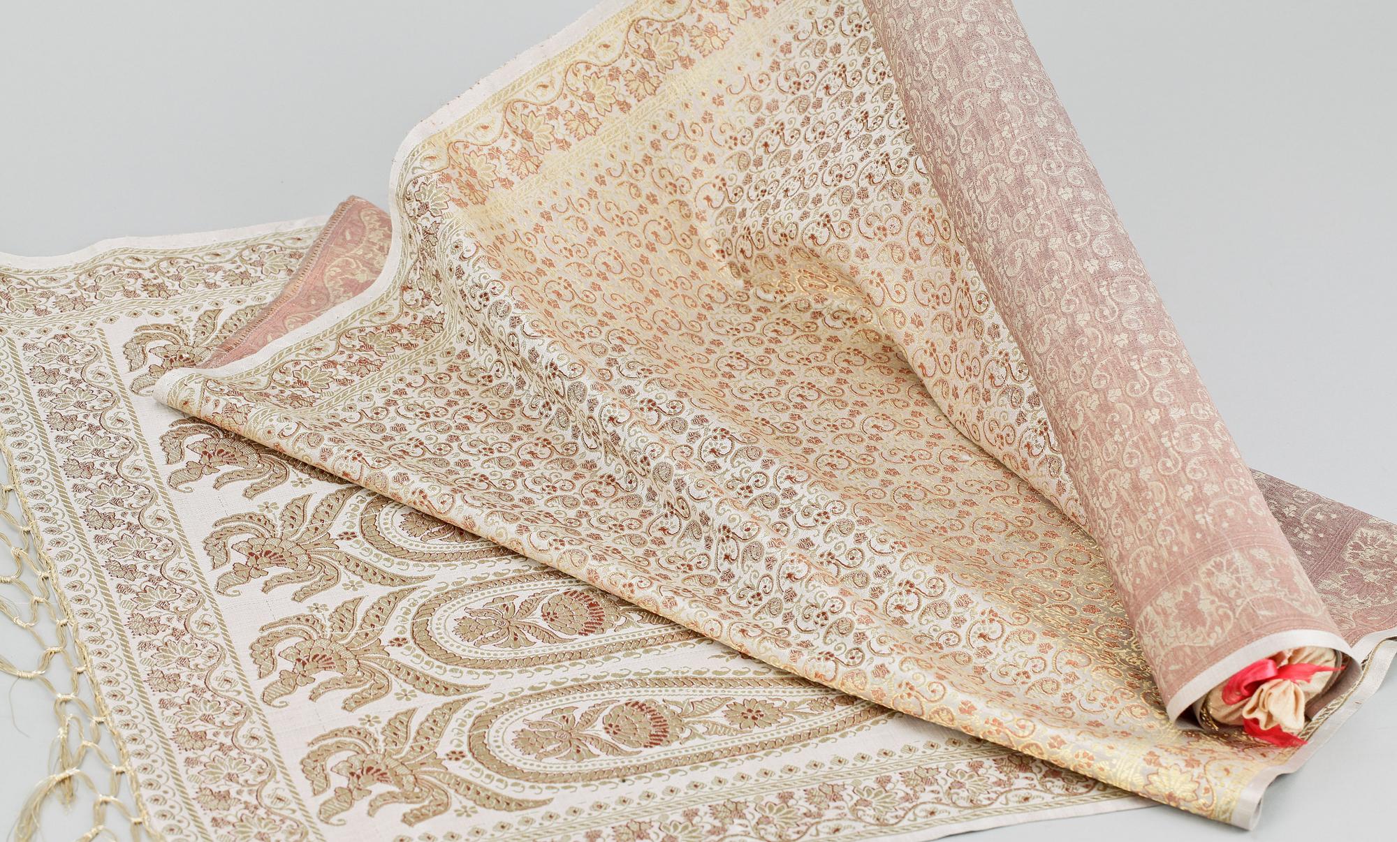 TEXTIL, 2 st, orienten/Kina, omkring år 1900 resp 1900-tal.