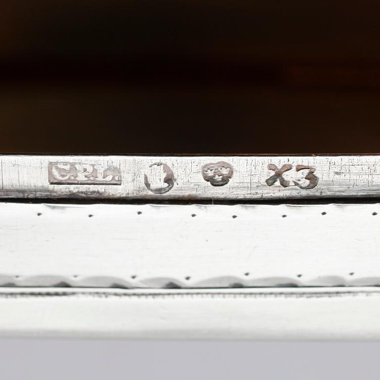 DOSA, silver, Carl Petter Lampa, Stockholm 1828. Vikt ca 58 gram.