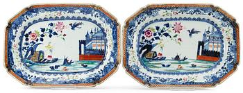 119. A pair of polycrome serving dishes, Qing dynastin, Qianlong (1736-95).