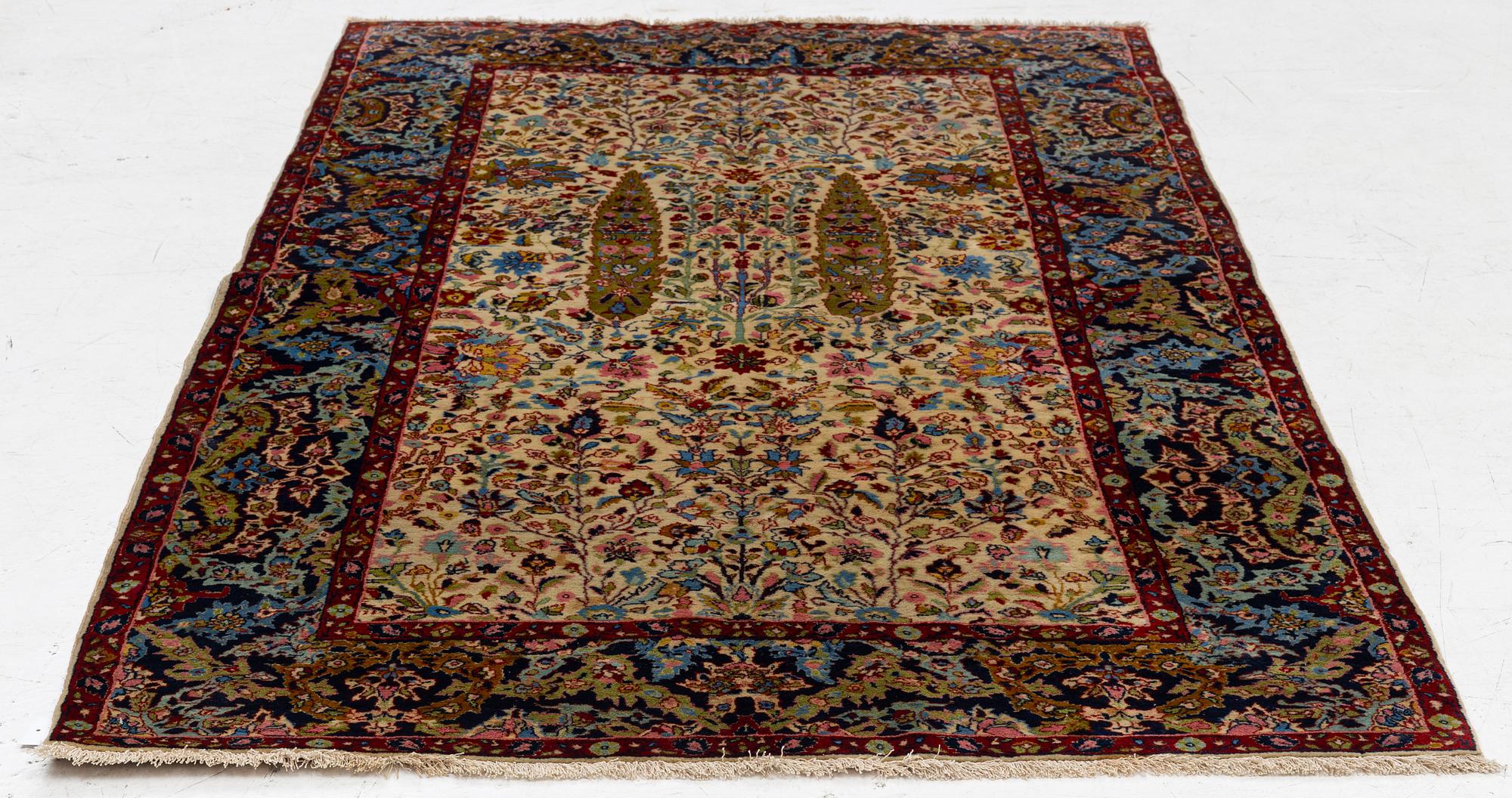 Matta, troligen Pakistan, ca 230 x 112 cm.