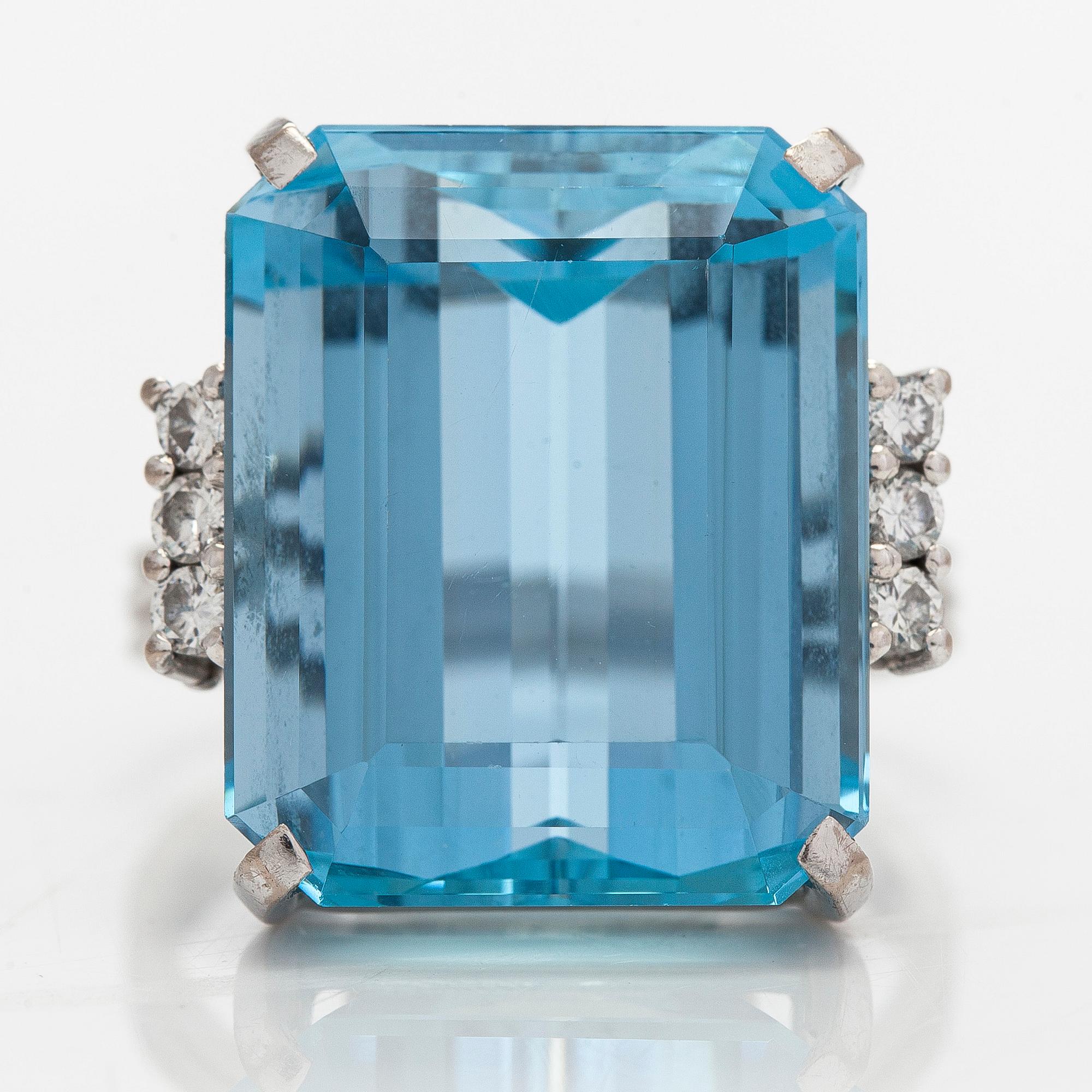 H.Stern, ring, cocktailring, 18K vitguld med akvamarin och diamanter.