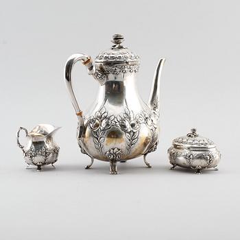 KAFFESERVIS, 3 delar, silver, 1900-talets första hälft. Vikt ca 1287 gram.