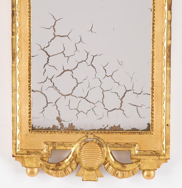 A gustavian giltwood and parcel-gilt mirror by Johan Åkerblad (master 1758-1799).