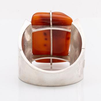 BANGLE, silver w amber, hinge mechanism, widest part approx 7 cm.