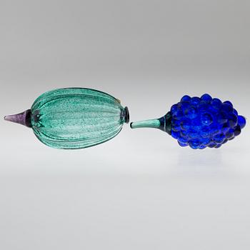 GUNNEL SAHLIN, 7 stycken frukter, skulpturer, glas, Kosta Boda, sent 1900-tal.