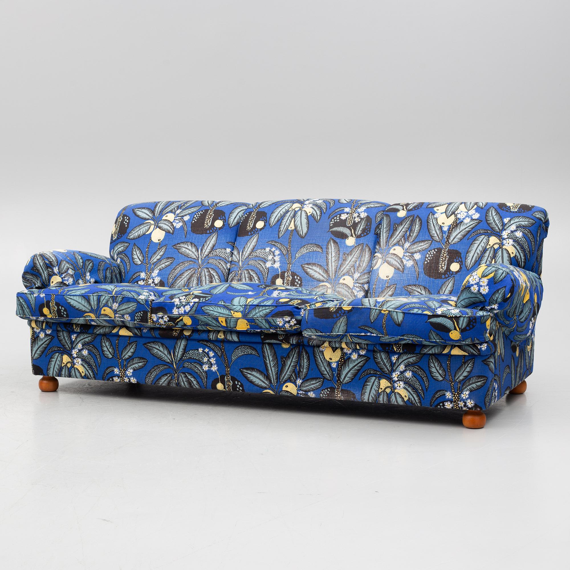 Josef Frank, a model 703 sofa, Firma Svenskt Tenn.