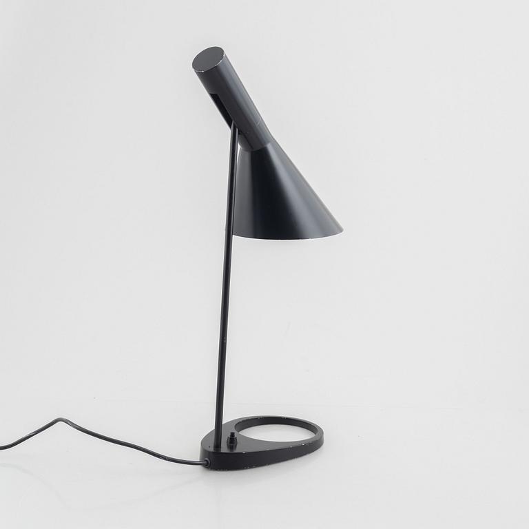 Arne Jacobsen, bordslampa, "AJ", Louis Poulsen, Danmark.