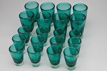 GLASSERVIS, 23 delar, troligen Italien.