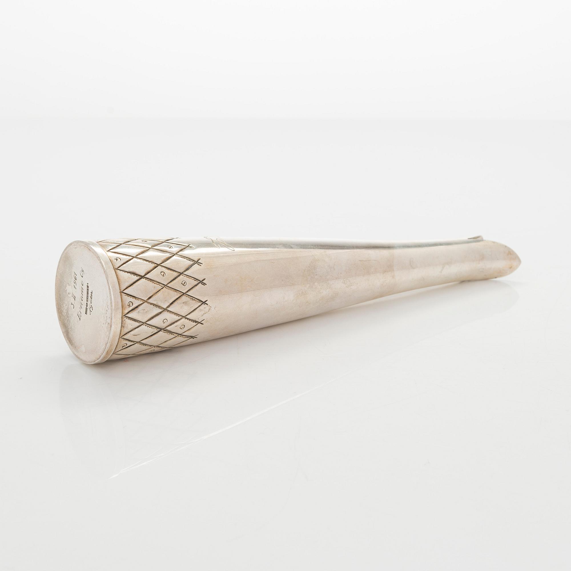 Anna-Greta Eker, maljakko, hopeaa, Auran Kultaseppä, Turku 1959.