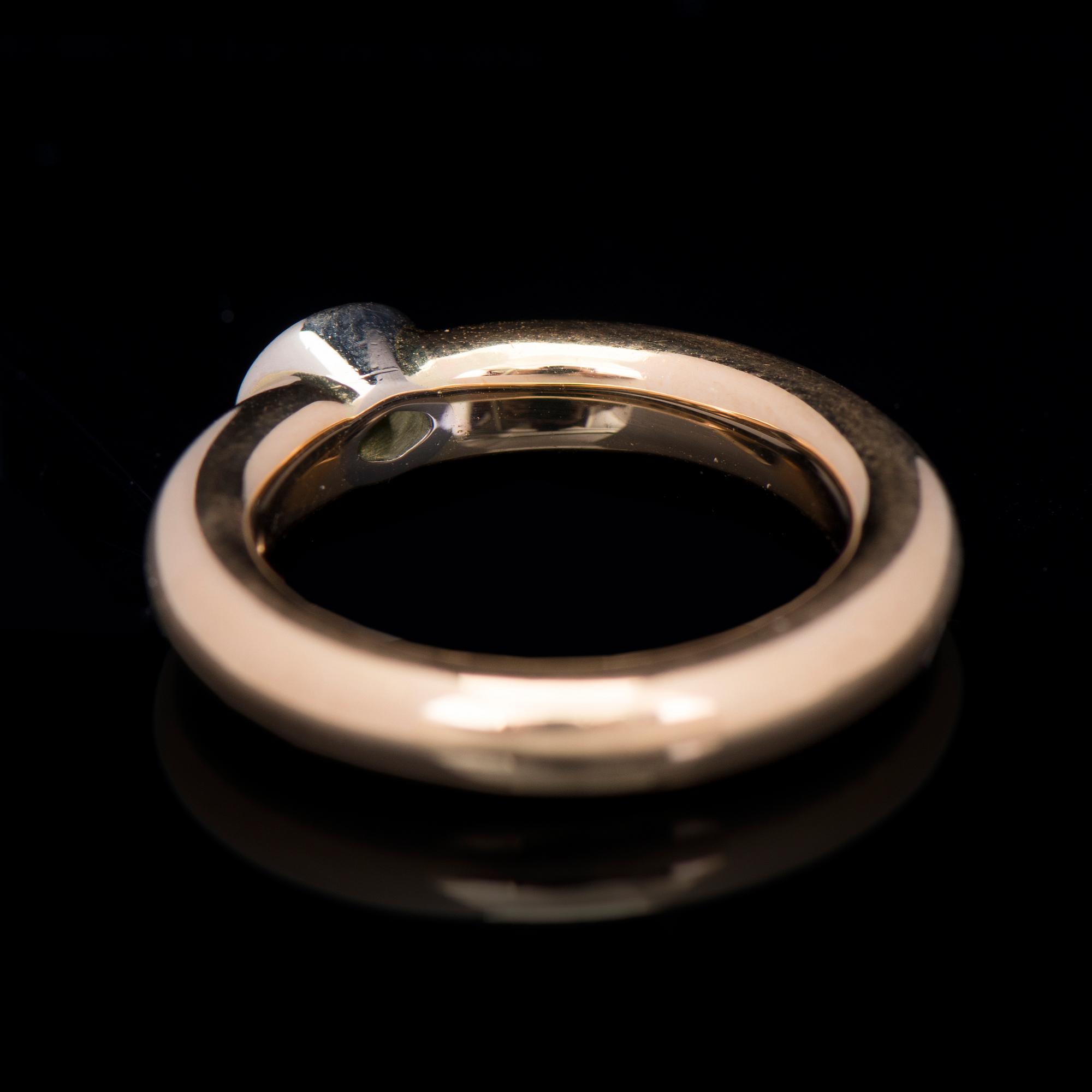 RING, briljantslipad, behandlad grön diamant, 18K guld. Kultaseppä Kulmala, Helsingfors 2006.