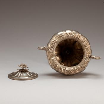 SOCKERSKÅL, silver. Nyrokoko. Adolf Lilja, Stockholm 1849. 920g.