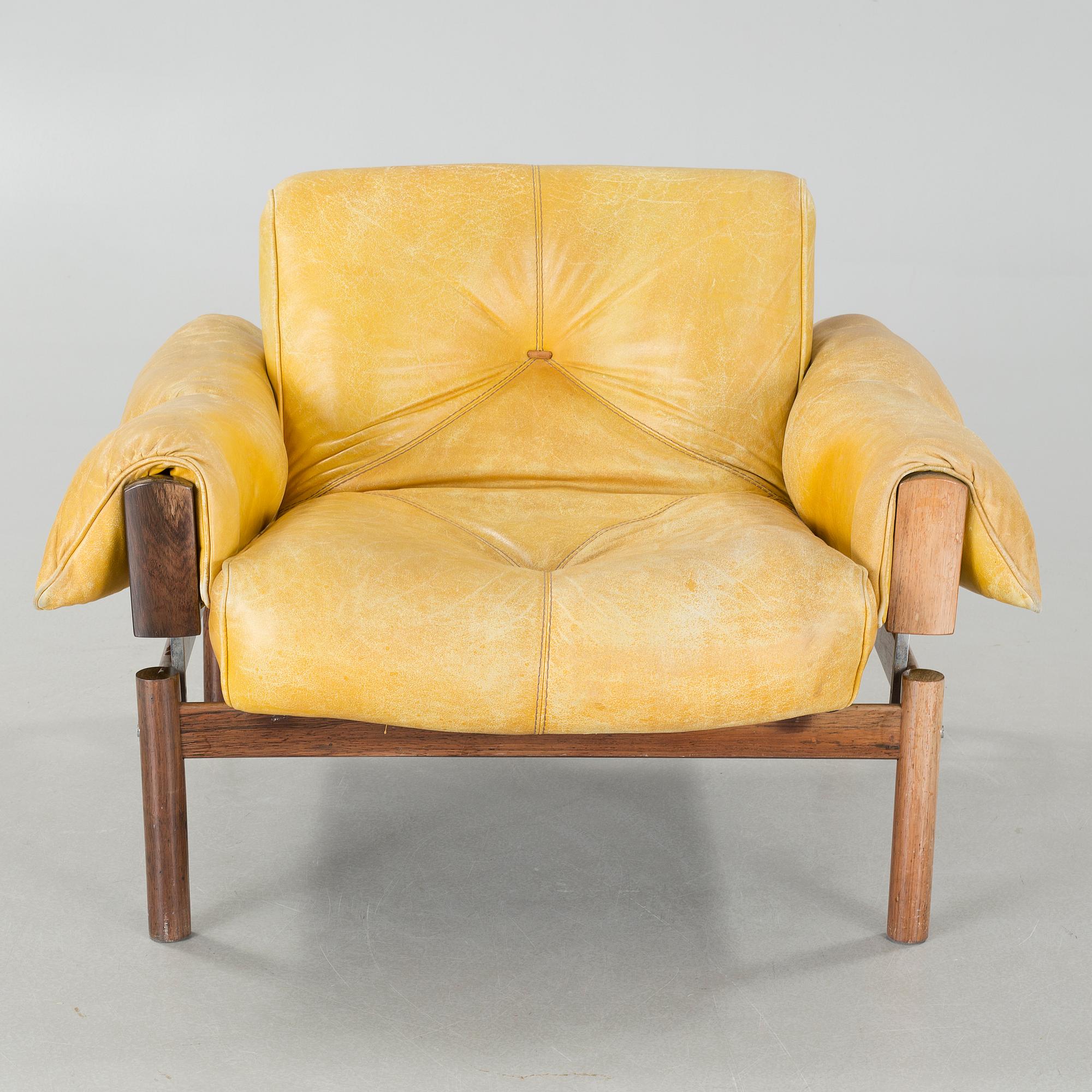 A 1970s sofa and armchair by Percival Lafer for Lafer MP, Brazil. CITES-certificate.